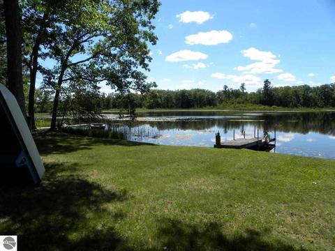 6261 Marshall Dr, Gladwin, MI 48624 photo 3