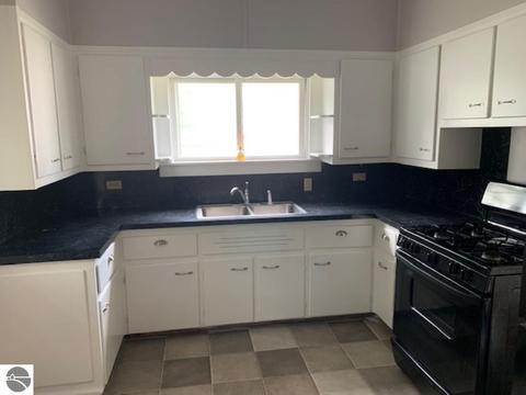 215 N Main St, Ithaca, MI 48847 photo 8