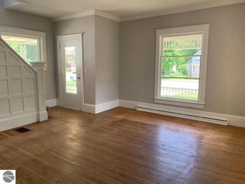 215 N Main St, Ithaca, MI 48847 photo 3