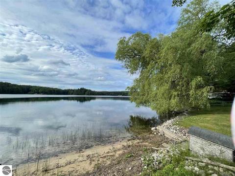 939 Hillcrest Dr, Boon, MI 49618 photo 6