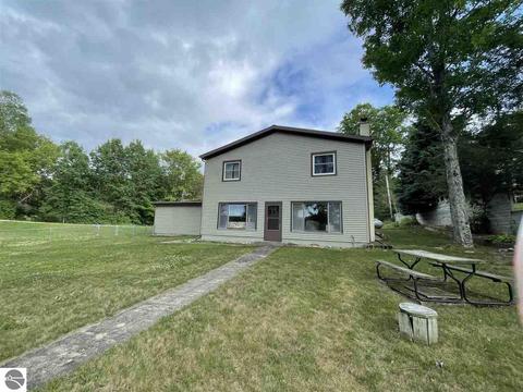 939 Hillcrest Dr, Boon, MI 49618 photo 4