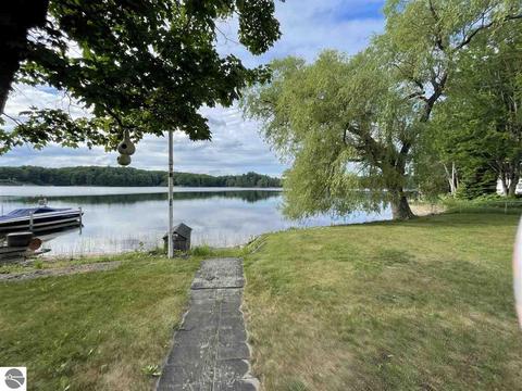 939 Hillcrest Dr, Boon, MI 49618 photo 5