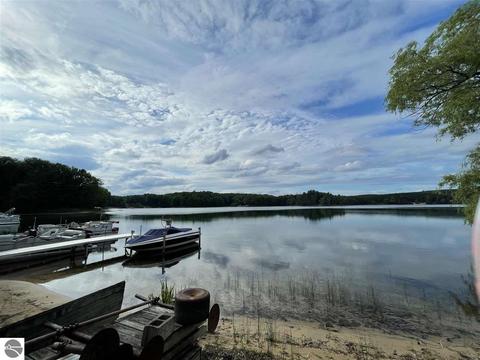 939 Hillcrest Dr, Boon, MI 49618 photo 1