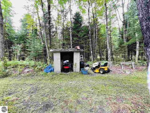 2137 E 12 Rd, Manton, MI 49663 photo 3