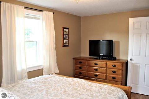 9771 E River Rd, Mount Pleasant, MI 48858 photo 17