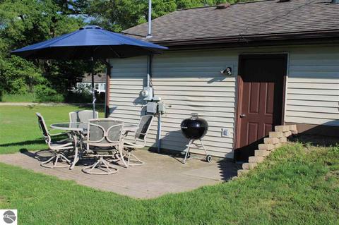 9771 E River Rd, Mount Pleasant, MI 48858 photo 5