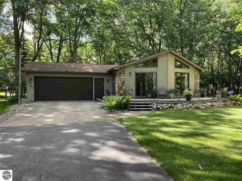 4697 Canniche Ct, Gladwin, MI 48624 photo 1