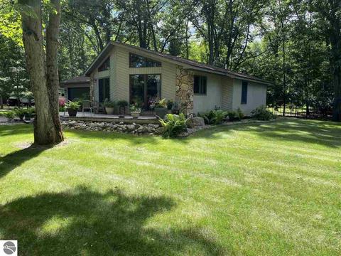 4697 Canniche Ct, Gladwin, MI 48624 photo 3