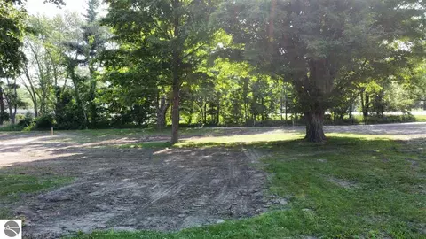 104 Iroquois St, Elk Rapids, MI 49629