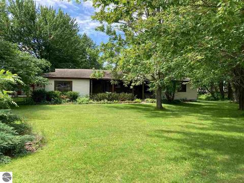 305 W Tyler Rd, Ithaca, MI 48847 photo 4