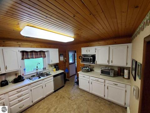 305 W Tyler Rd, Ithaca, MI 48847 photo 11