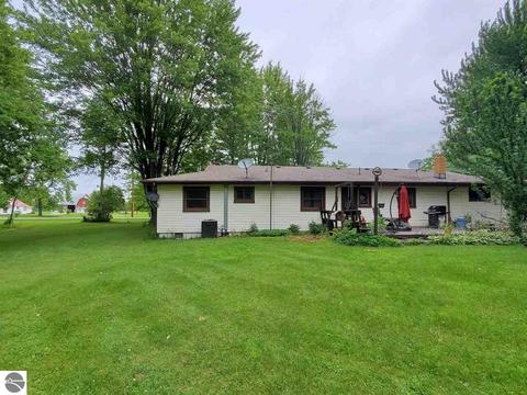 305 W Tyler Rd, Ithaca, MI 48847 photo 5