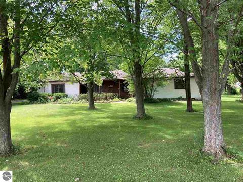 305 W Tyler Rd, Ithaca, MI 48847 photo 1