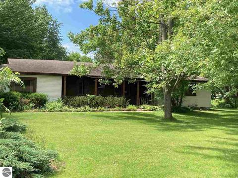 305 W Tyler Rd, Ithaca, MI 48847 photo 2