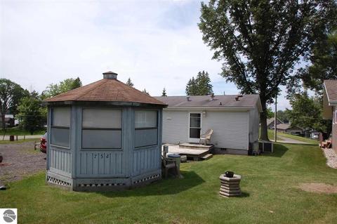 758 Sunset Dr, Lupton, MI 48635 photo 2