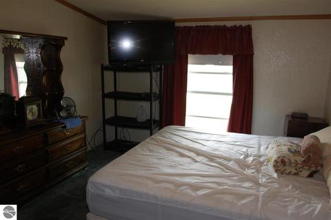 758 Sunset Dr, Lupton, MI 48635 photo 9