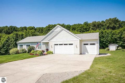 7426 Meadows Dr, Cedar, MI 49621 photo 2