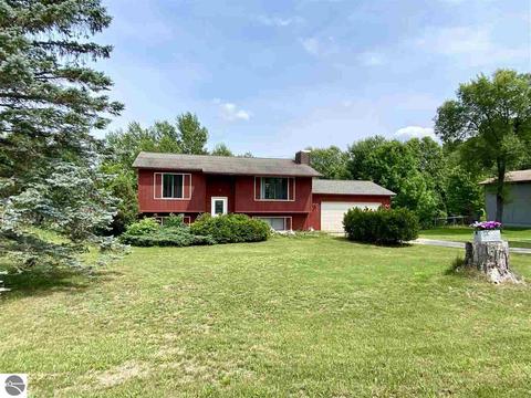 1627 Pine Tree Rd, Grawn, MI 49637 photo 1
