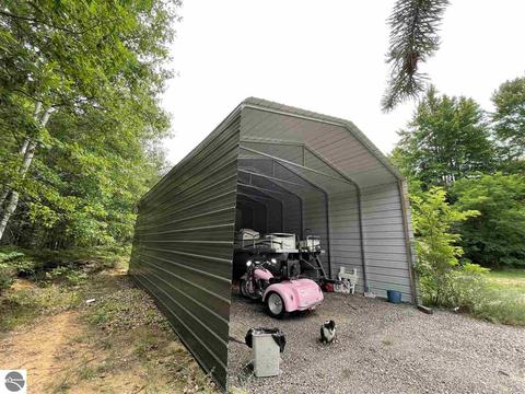 1198 E Pointe Dr, Beaverton, MI 48612 photo 12
