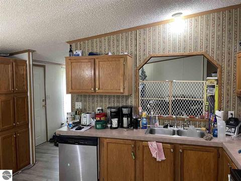 1198 E Pointe Dr, Beaverton, MI 48612 photo 17