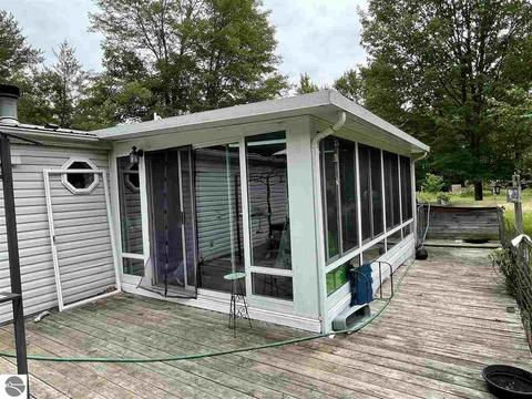 1198 E Pointe Dr, Beaverton, MI 48612 photo 14