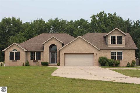 125 N Alamando Rd, Shepherd, MI 48883 photo 1