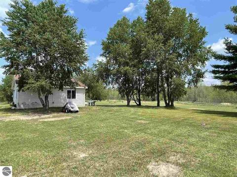 1160 Bear Ave, Harrison, MI 48625 photo 2