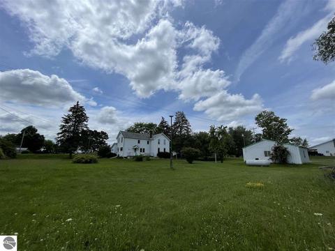 5015 E Dover Rd, Clare, MI 48617 photo 4