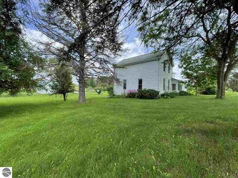 5015 E Dover Rd, Clare, MI 48617 photo 3