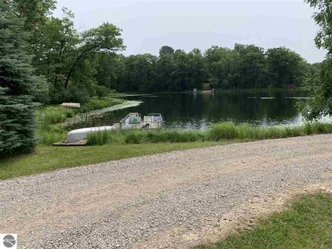 2405 Springwood Dr, Harrison, MI 48625 photo 16