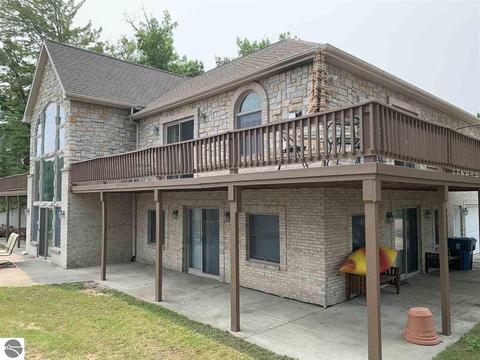 2405 Springwood Dr, Harrison, MI 48625 photo 3