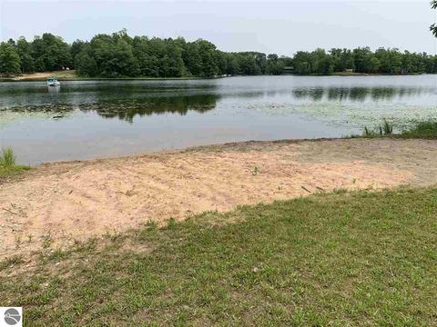 2405 Springwood Dr, Harrison, MI 48625 photo 13