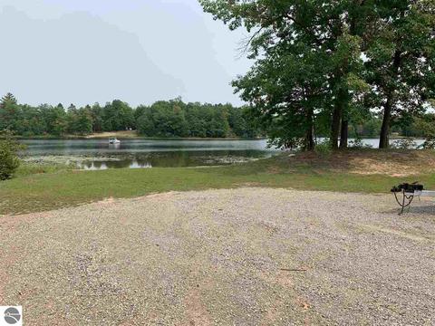 2405 Springwood Dr, Harrison, MI 48625 photo 14