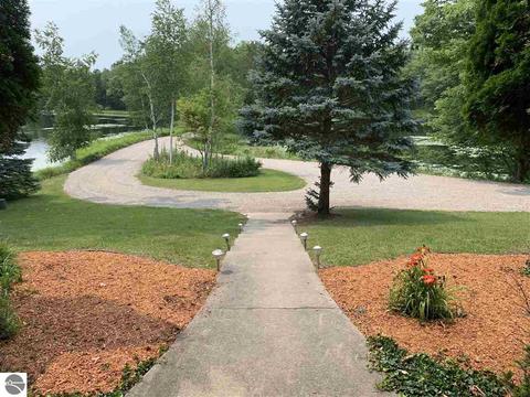 2405 Springwood Dr, Harrison, MI 48625 photo 12