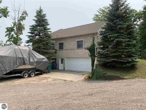 2405 Springwood Dr, Harrison, MI 48625 photo 9