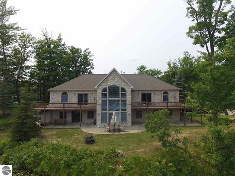 2405 Springwood Dr, Harrison, MI 48625 photo 2