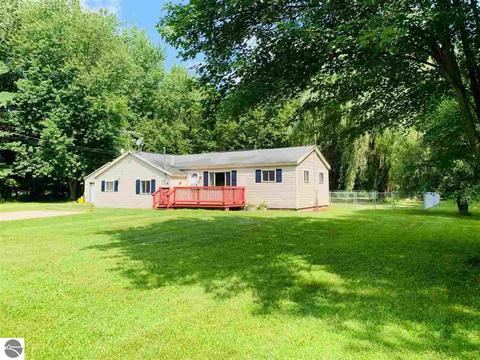 8867 E Remus Rd, Mount Pleasant, MI 48858 photo 3