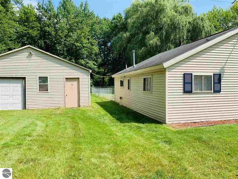 8867 E Remus Rd, Mount Pleasant, MI 48858 photo 4