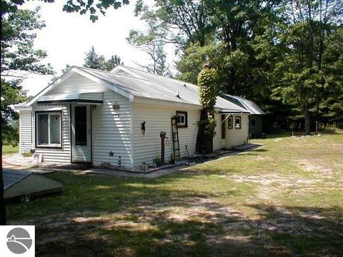 493 E Rdg, Gladwin, MI 48624 photo 1