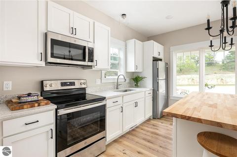3811 E Bodus Rd, Cedar, MI 49621 photo 7