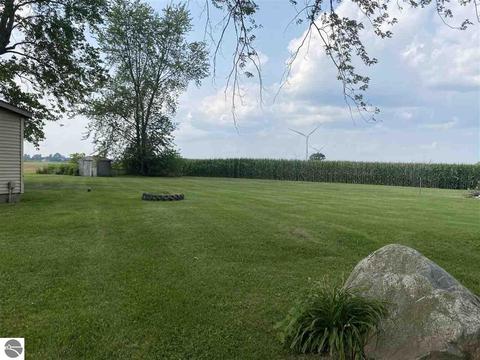 10495 E Pleasant Valley Rd, Shepherd, MI 48883 photo 14