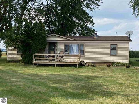 10495 E Pleasant Valley Rd, Shepherd, MI 48883 photo 1