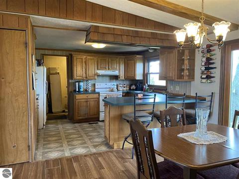 10495 E Pleasant Valley Rd, Shepherd, MI 48883 photo 2