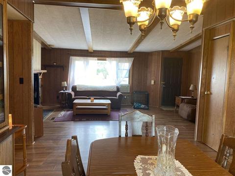 10495 E Pleasant Valley Rd, Shepherd, MI 48883 photo 5