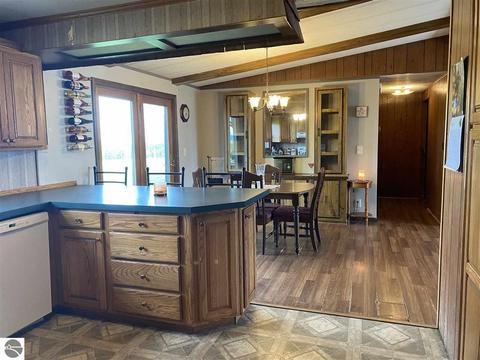 10495 E Pleasant Valley Rd, Shepherd, MI 48883 photo 3