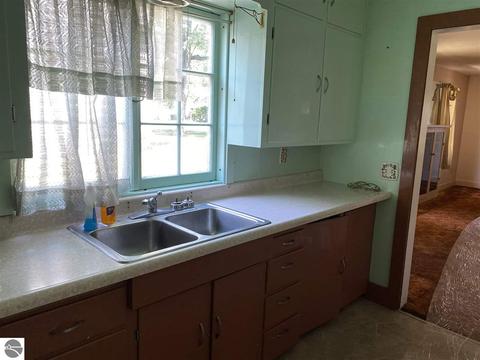 114 E Orchard Ave, Shepherd, MI 48883 photo 6