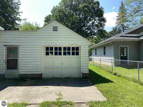 114 E Orchard Ave, Shepherd, MI 48883 photo 15