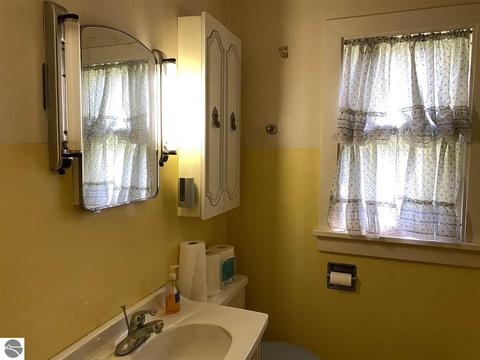 114 E Orchard Ave, Shepherd, MI 48883 photo 11