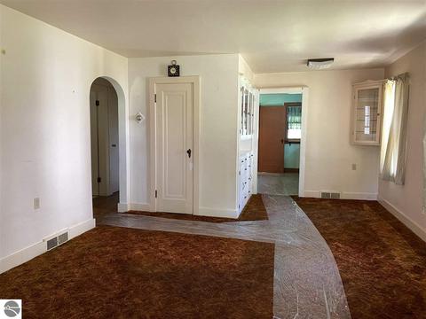 114 E Orchard Ave, Shepherd, MI 48883 photo 3