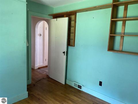 114 E Orchard Ave, Shepherd, MI 48883 photo 7